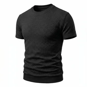 Detailaufnahme eines schwarzen Kurzarm-T-Shirts mit Vintage-Wabenstruktur-Muster.
