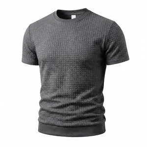 Detailansicht des dunkelgrauen Kurzarm-T-Shirts mit feinem Waffelgitter-Struktur