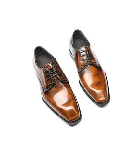 Elegante gepolijste bruine lederen oxford nette schoenen voor heren hoogglans