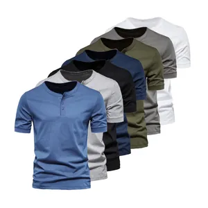 Auswahl an einfarbigen, schmal geschnittenen Herren-Henley-T-Shirts in mehreren Farben
