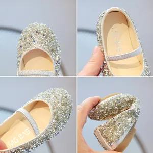 Glänzende silberne Ballerinas mit Strasssteinen für Mädchen und flexiblen Sohlen