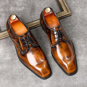 Luxe heren lakschoenen in cognacbruin, perfect voor formele gelegenheden.