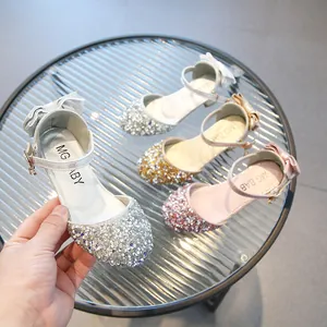 Scarpe da principessa con strass e fiocco per bambine in argento, oro e colori rosa.