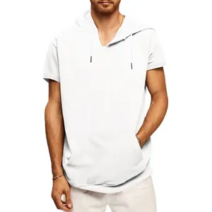 Vue de face du gilet à capuche blanc sans manches pour homme avec cordon et poche