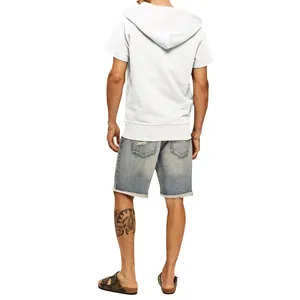 Vue arrière du gilet à capuche blanc à manches courtes pour hommes de style sportif