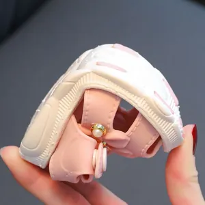 Flexible Babysandalen für Mädchen mit Schmetterlingsschleife und weicher Sohle