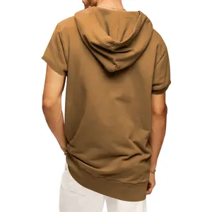 Vue arrière d'un gilet à capuche décontracté sans manches pour hommes en marron coupe ample
