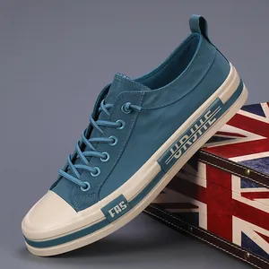 Eleganti sneakers basse in tela blu con comoda suola morbida color crema da uomo.
