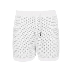 Vista detallada de pantalones cortos de malla blanca transpirable con cordón para hombre
