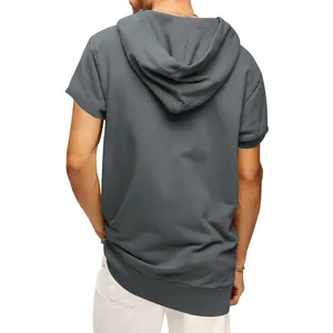 Vue arrière détaillée d'un gilet à capuche sans manches gris pour homme de grande taille