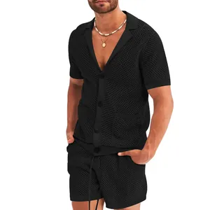 Detalle del conjunto de camisa de manga corta y pantalón corto de malla transpirable negra