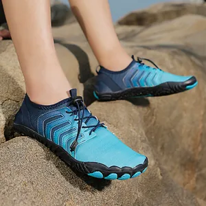 Zapatos de agua antideslizantes y transpirables para natación y playa en degradado azul