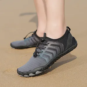 Zapatos de agua transpirables de secado rápido para hombres y mujeres en la playa