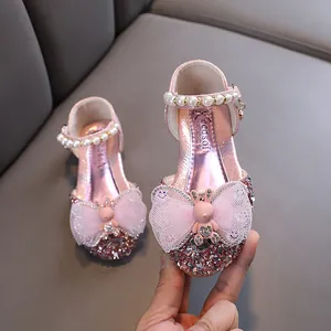 Elegante rosa glitzernde Prinzessinnenschuhe für Mädchen mit Perlen und Schleife