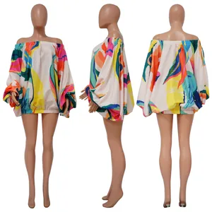 Vestido corto de mujer con hombros descubiertos, estampado abstracto y manga murciélago