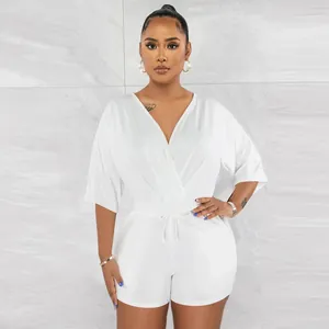 Eleganter weißer V-Ausschnitt-Jumpsuit mit elastischer Taille für schicken Sommerstil