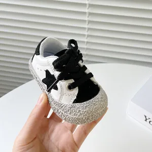 Baby und Kleinkinder Jungen Sneaker in Schwarz-Weiß mit weicher rutschfester Gummisohle