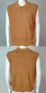 Vues avant et arrière d'un gilet polo en maille sans manches pour hommes de couleur beige
