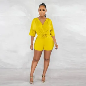 Modischer gelber V-Ausschnitt Playsuit mit Kordelzug in der Taille für lässige Sommermode