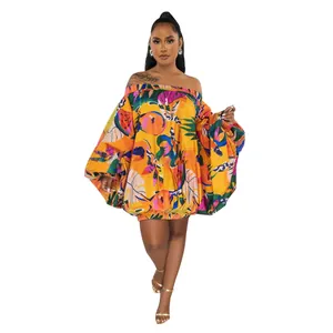 Vestido corto estampado de flores con hombros descubiertos y mangas de murciélago moda