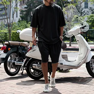 Ensemble t-shirt et short noir surdimensionné pour homme au style décontracté chic