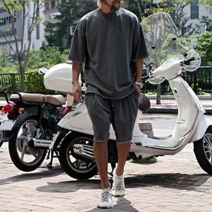 Ensemble de sport surdimensionné gris anthracite pour hommes avec t-shirt et short