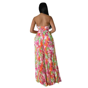 Vue arrière détaillée d'une combinaison bustier à imprimé floral et jambes larges