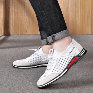 Scarpe casual da uomo bianche traspiranti con design traforato e suola morbida