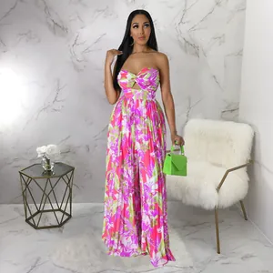 Combinaison pantalon large à fleurs vibrantes, vue complète avec bustier sans bretelles