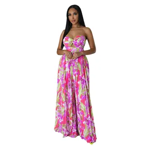 Vue d'ensemble d'une combinaison bustier à imprimé floral en rose et vert vif.