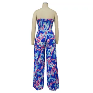 Vue arrière d'une combinaison bustier fleurie bleue à jambes larges sur un mannequin
