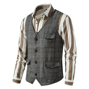 Vue détaillée d'un gilet en tweed gris vintage avec un design de poche classique