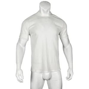 Détail du sous-vêtement en tricot blanc à manches courtes pour hommes avec col montant