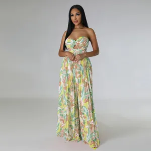Combinaison fleurie élégante à jambe large et dos nu pour une mode estivale féminine raffinée