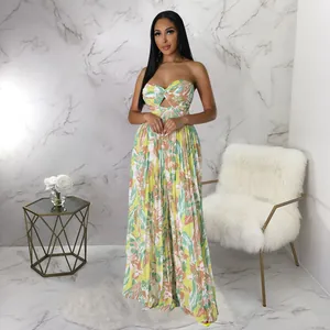 Combinaison fleurie à jambes larges pour l'été avec bustier ajouré élégant