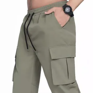 Pantalon cargo homme vert armée avec taille à cordon et poches multiples