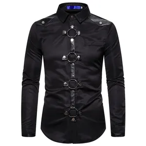 Camicia gotica nera da uomo a maniche lunghe con anelli metallici e dettagli di rivetti