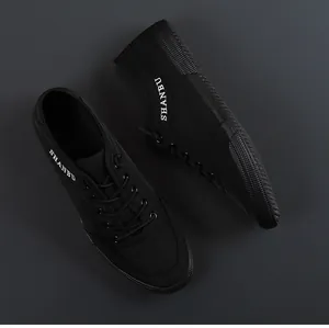 Vue détaillée des baskets décontractées noires pour hommes avec logo SHANBU blanc