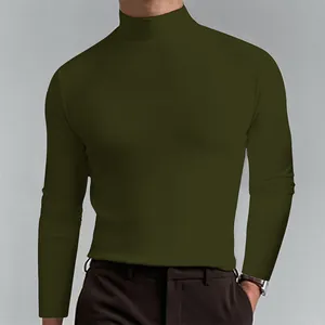 Detailansicht Herren Langarmshirt mit Stehkragen in olivgrünem Unterhemd-Stil