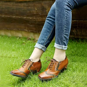 Zapatos Oxford vintage de cuero repujado para mujer con remaches y cierre de cordones