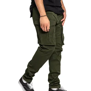 Vue détaillée du pantalon cargo olive pour homme avec plusieurs poches et coupe droite