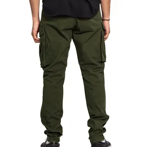 Vue arrière détaillée d'un pantalon cargo homme vert olive avec poches latérales pratiques