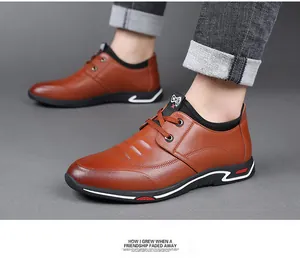 Elegantes zapatos casuales de cuero marrón para hombre en una vista lateral detallada