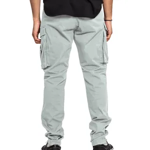 Vue arrière d'un pantalon cargo gris clair pour homme avec grandes poches et coupe droite