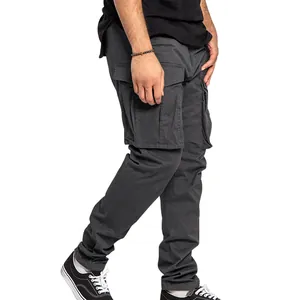 Vue détaillée d'un pantalon cargo gris foncé pour homme avec poches latérales et coupe droite