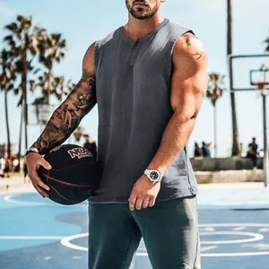 Camiseta sin mangas de baloncesto deportivo para hombre con detalle de cuello de tres botones