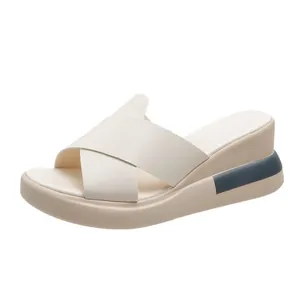 Elegante Damen Sommer Keilabsatz Sandalen in Cremeweiß mit dezentem blauem Akzent