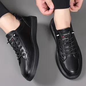 Klassieke zwarte leren casual sneakers voor heren met een minimalistisch vetersysteem