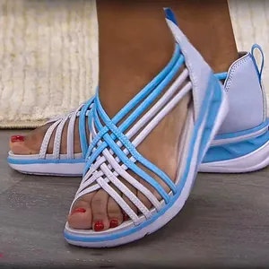Sandalias de Plataforma de Verano para Mujer Sandalias Romanas Caladas con Correas Cruzadas Remaches y Hebilla Punta Redonda Zapatos Casuales de Cuña