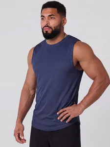 Dettaglio della canotta fitness in rete blu navy da uomo, asciugatura rapida